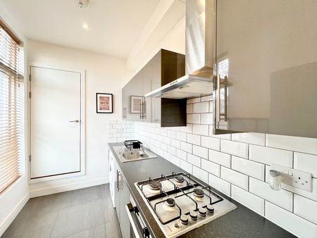 Studio Flat, Kennington Road, SE11 - Photo 5