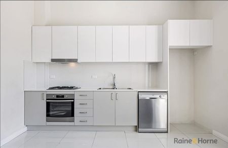 Convenience, Bright, Spacious and Within Best Schools Catchment - Photo 4