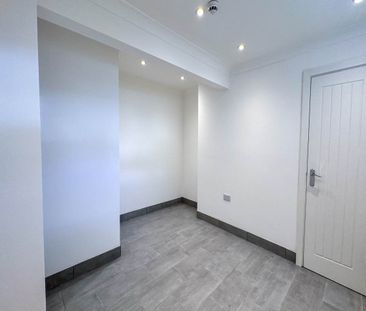 The Parade, Roath, Cardiff - Photo 6