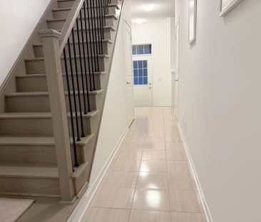 For Lease - 314 Clay Stones Street, Newmarket, Ontario - Photo 6