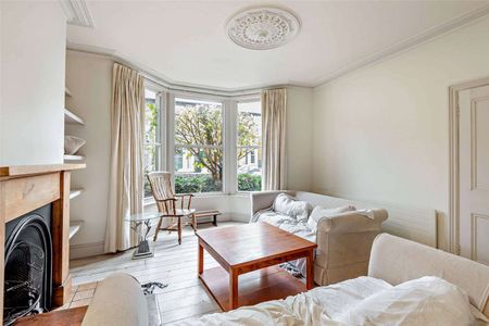 Superb family home located off Mill Road - Photo 5