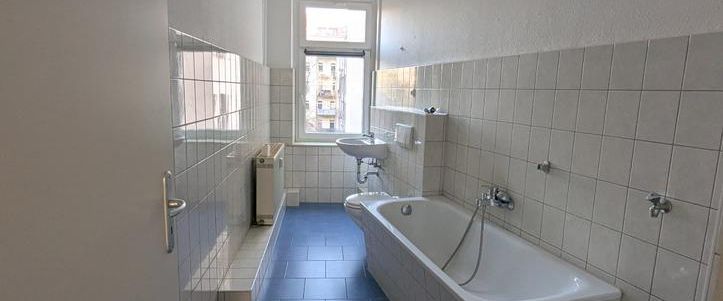 +++GROßE 3-R. WHG. +TAGESLICHTBAD m. WANNE+++GROßZÜGIGE RÄUME + BALKON+++ - Foto 1