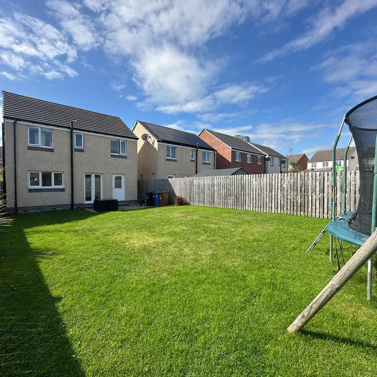 4 bedroom detached house to rent - Photo 1