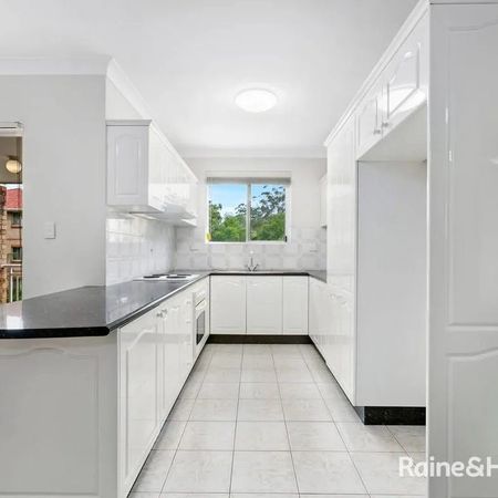 Bright And Spacious 2 Bedroom Unit - Photo 3