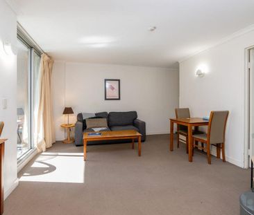 Fully furnished apartment at 160 Roma Street - Photo 1