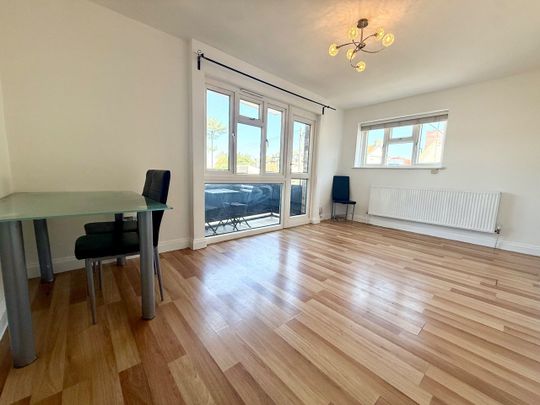 3 Bed Flat, Canterbury Road, CR0 - Photo 1