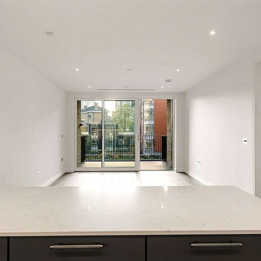 Modern two bedroom two bathroom apartment with direct access to a balcony - Photo 1