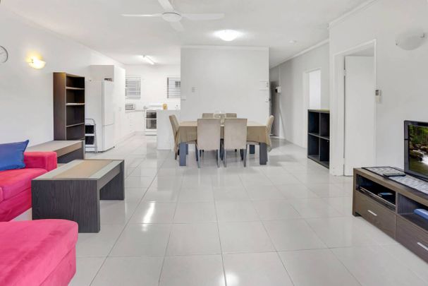 Furnished & Spacious Inner-City Apartment! - Photo 1