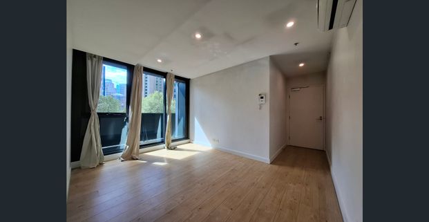 Stylish Southbank Apartment for Rent – Prime City Location - Photo 1