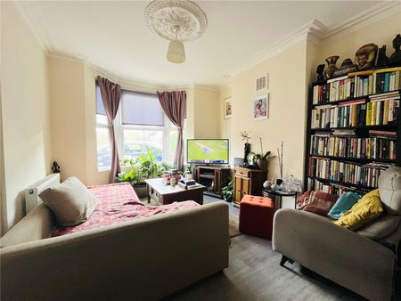 The Chase, Pinner, HA5 5QP - Photo 2