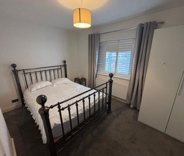 4 bedroom semi-detached house to rent - Photo 4