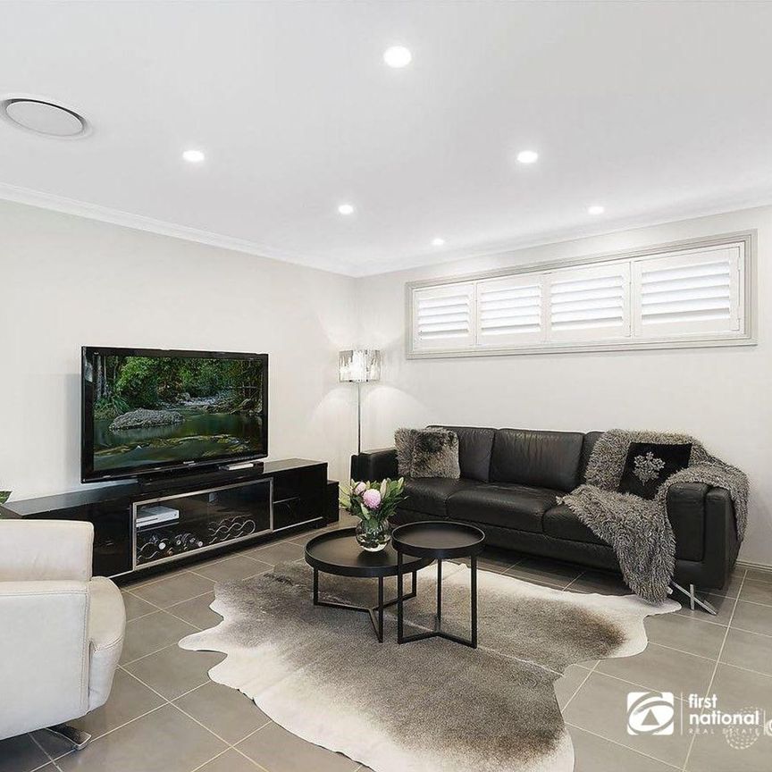 Contemporary Living Meets Suburbia Outlook - Photo 1