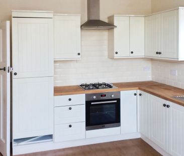 Rare detached large bungalow to let in Southbourne - Photo 4