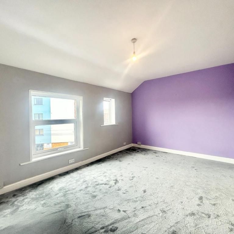 4 bedroom terraced house to rent - Photo 1