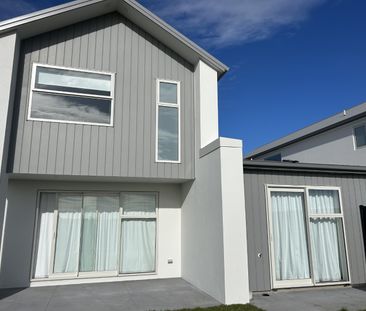 Spacious Townhouse in sought after Location in Papamoa - Papamoa - Photo 4