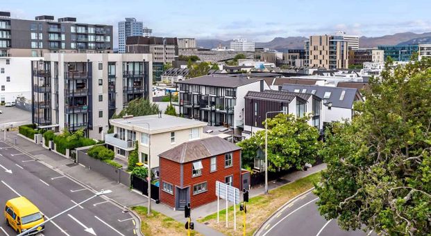 Corner cottage Cranmer Square - Photo 1