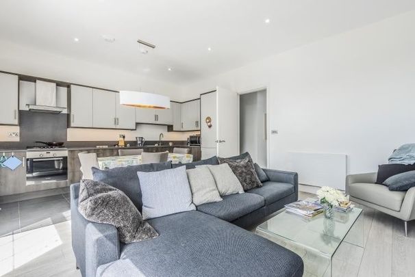 2 Bed Flat, Kerrison Lodge, W5 - Photo 1