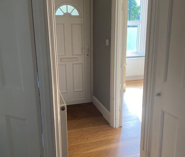 2 Bed Flat, Henniker Gardens, E6 - Photo 5