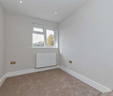 Wych Elms, Park Street, AL2 - Photo 4