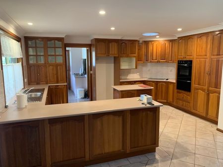 4 BEDROOM FAMILY HOME - Photo 2