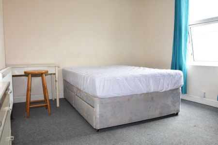 3 bedroom terraced house to rent - Photo 3