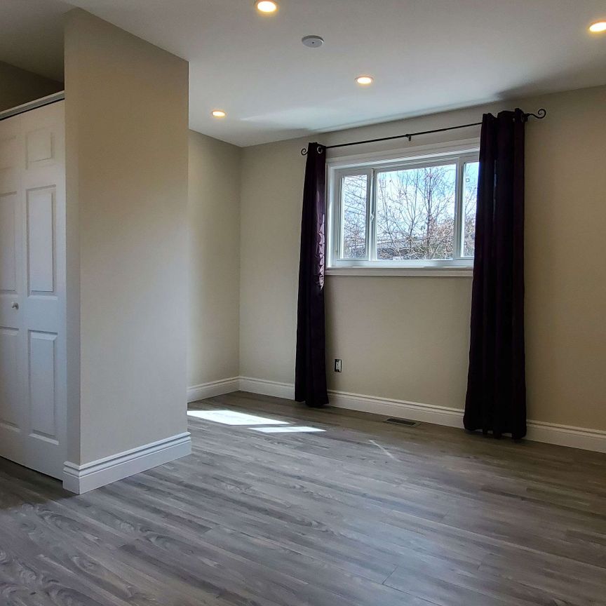 For Lease - 2192 BRIDGE Road Unit# Unit 2, Oakville, Ontario - Photo 1