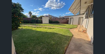 Three Bedroom Home in Central Location - Photo 4