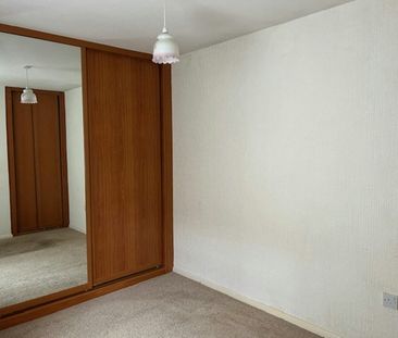 Bungalow to rent on - Photo 1