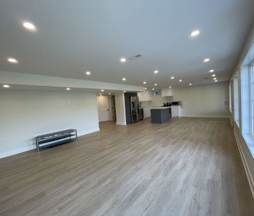 For Lease - 212 Scrivener Drive, Aurora, Ontario - Photo 4