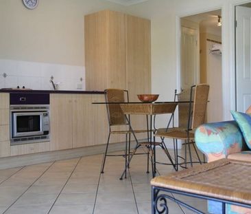 Fully-furnished beachside apartment - walk to The Strand and local ... - Photo 2