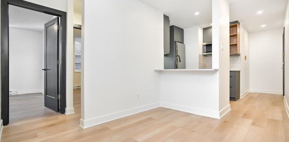 #403, 2 Bed 1 Bath - 2235 Avenue Prud'Homme, Montréal - Photo 2