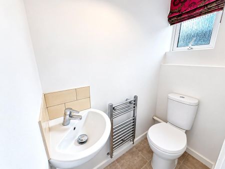 3 bedroom terraced house to rent - Photo 3