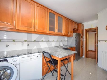 3 room luxury Apartment for rent in Cascais e Estoril, Portugal - Photo 2