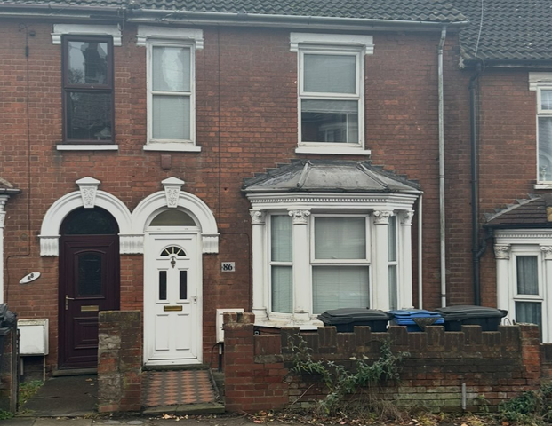 Grove Lane Room 3 - Photo 1