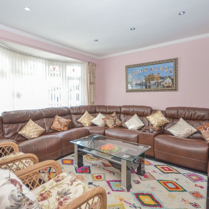 4 bedroom detached house - Photo 1