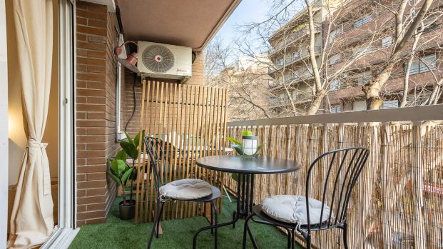 Room in a shared 5-bedroom apartment for rent in Collblanc, all bills included - Foto 1
