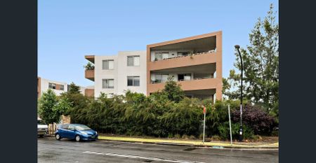 Contemporary Comfort Moments from Town Centre & Metro! - Photo 2