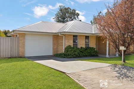 3 BEDROOM 2 BATHROOM FULLY FURNISHED HOME - Photo 2