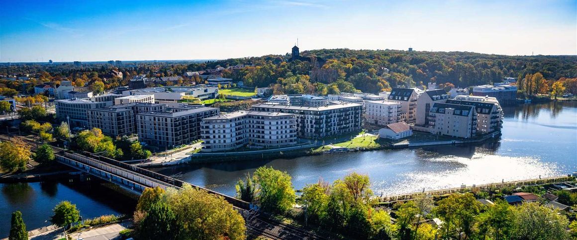 Exklusives Wohnen am Wasser: Lichtdurchflutete 3-Zimmer-Wohnung mit Balkon - Photo 1