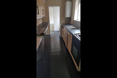 3 Bed Terraced House, Narborough Road, LE3 - Photo 5