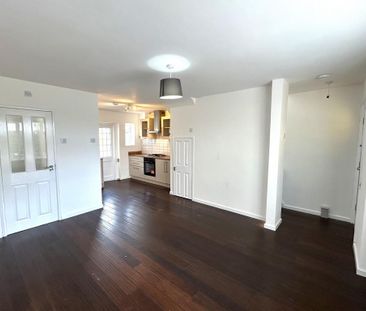 3 bedroom end of terrace house to rent - Photo 2