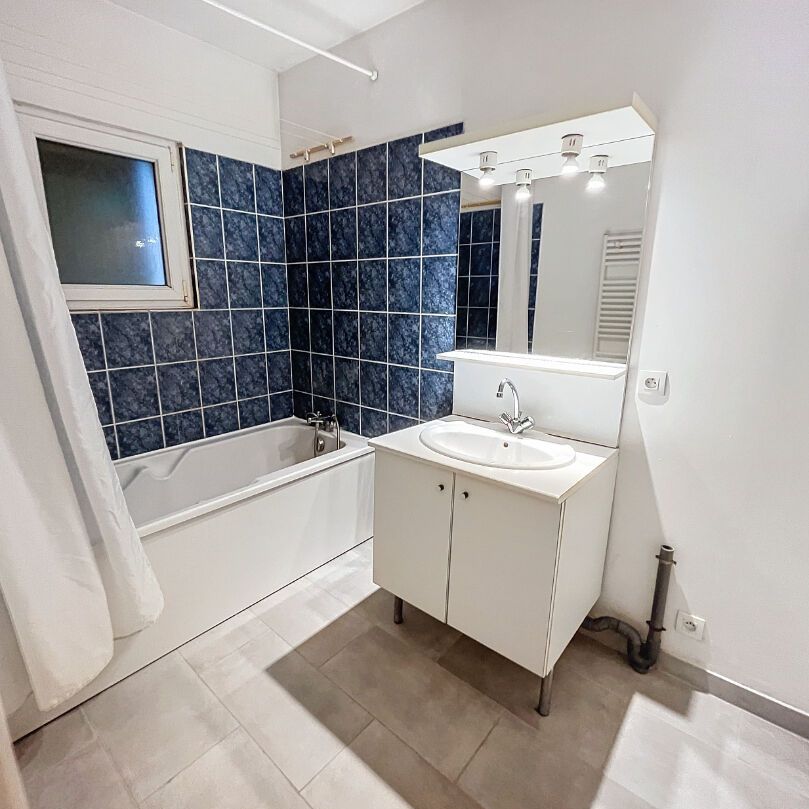 Location Appartement 2 pièces 44m² MONT ST AIGNAN 76130 - Photo 1