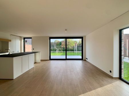 Halfopen woning in Bottelare te huur: licht, ruimte en groen - Photo 3