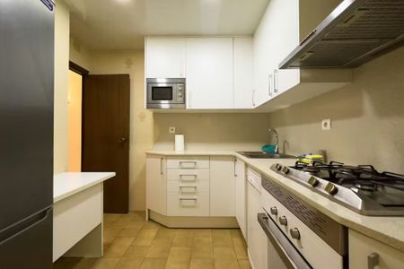 Carrer de Sant Iscle, Barcelona, Catalonia 08031 - Photo 3