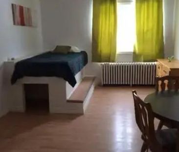 " A large 1 1/2 bedroom apartment pour une seul including all utili... - Photo 1