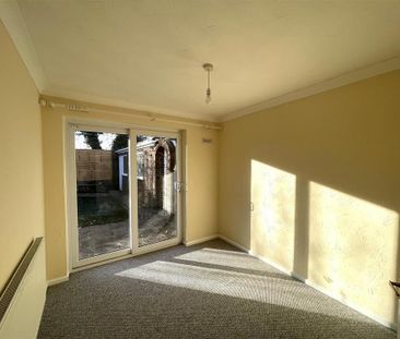 2 bedroom semi-detached bungalow to rent - Photo 3