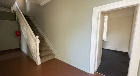 Historic Upstairs Home - Photo 5