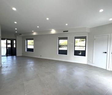 Modern three bedroom townhouse - Photo 1