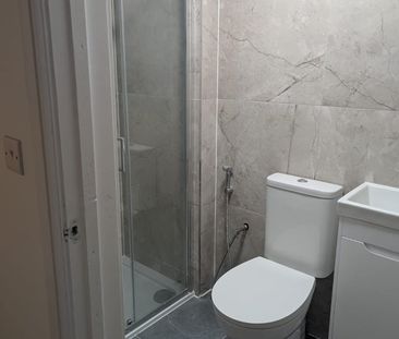 Studio Flat, Beaconsfield Road, N11 - Photo 3