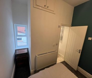 1 bedroom in a house share to rent - Photo 2